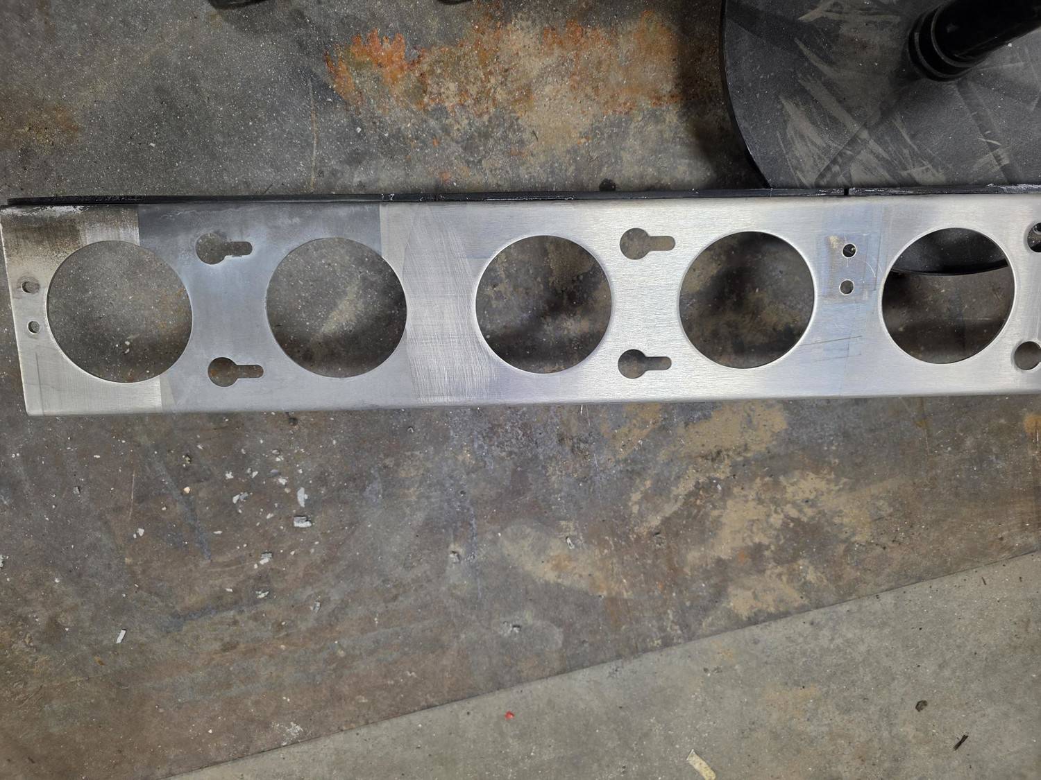 Laser cleaning rust from steel